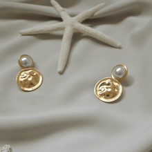 Load image into Gallery viewer, Miryam White Pearl Studs with Gold Hammered Disc
