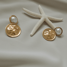 Load image into Gallery viewer, Miryam White Pearl Studs with Gold Hammered Disc
