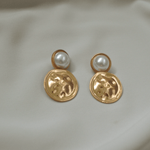 Load image into Gallery viewer, Miryam White Pearl Studs with Gold Hammered Disc
