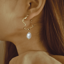 Load image into Gallery viewer, Galia Wavy Gold Hoop Studs with Coin Pearl Drop
