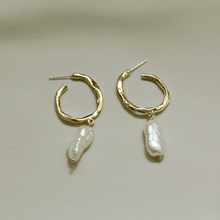 Load image into Gallery viewer, Eldoris Textured Gold Hoop Studs with Keshi Pearl Drop
