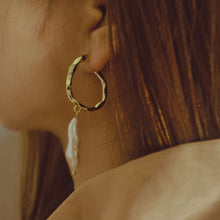 Load image into Gallery viewer, Eldoris Textured Gold Hoop Studs with Keshi Pearl Drop
