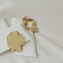 Load image into Gallery viewer, Lune Folded Edges Gold Disc Studs
