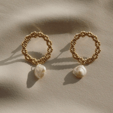 Load image into Gallery viewer, Luces Braided Gold Hoop Studs with Keshi Pearl
