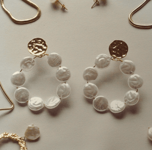 Klara Hammered Gold Studs with Coin Pearl Hoop