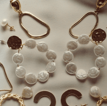 Load image into Gallery viewer, Klara Hammered Gold Studs with Coin Pearl Hoop
