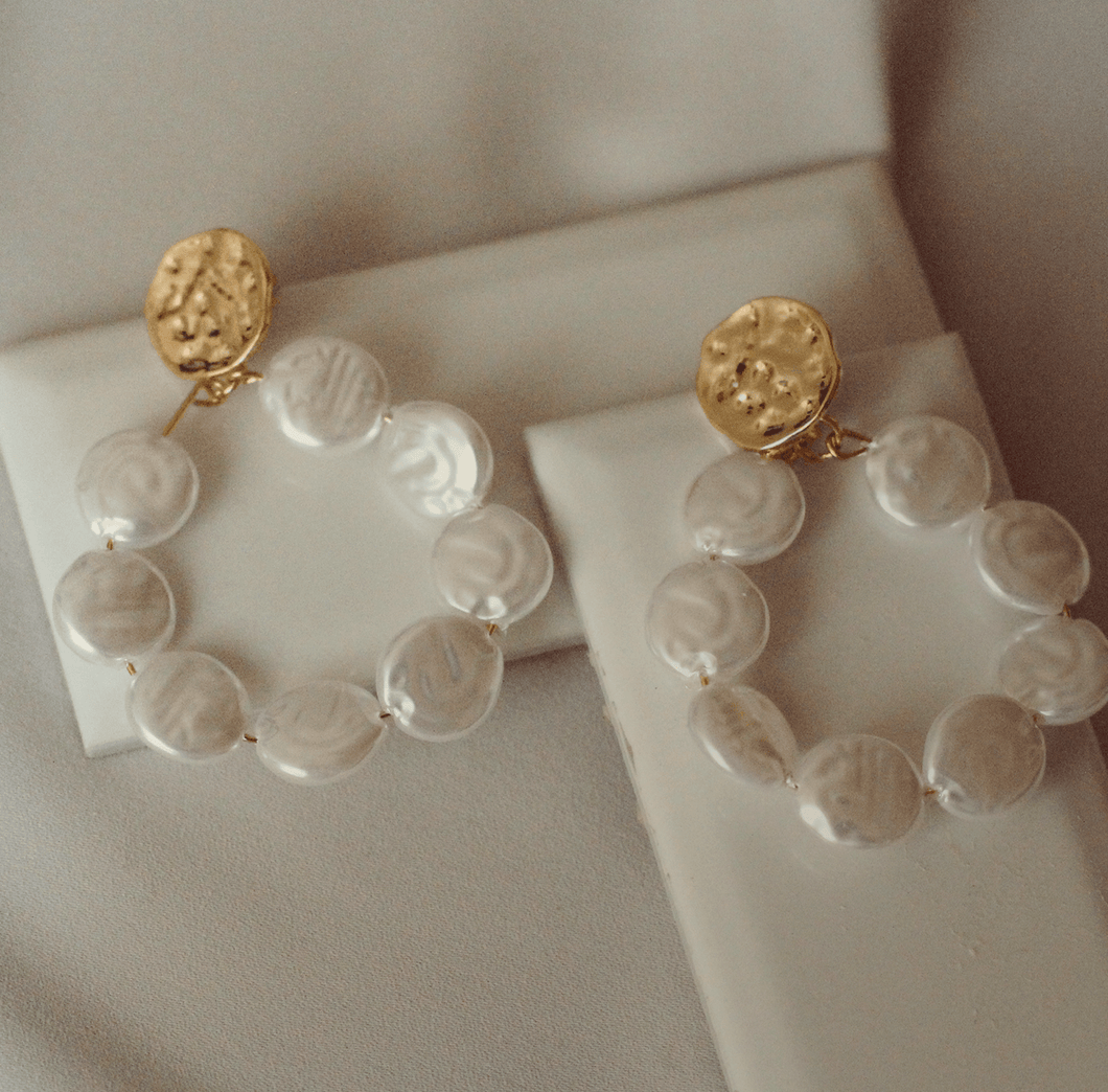 Klara Hammered Gold Studs with Coin Pearl Hoop