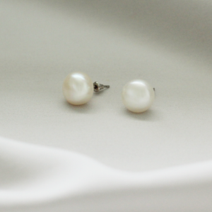 Splendore Pearl Silver Studs