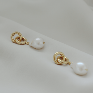 Uri Gold Interlocking Rings Stud with Baroque Pearl Drop