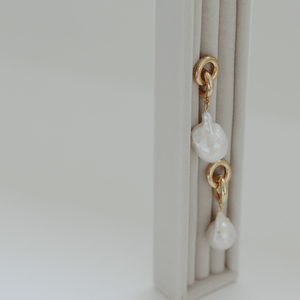 Uri Gold Interlocking Rings Stud with Baroque Pearl Drop