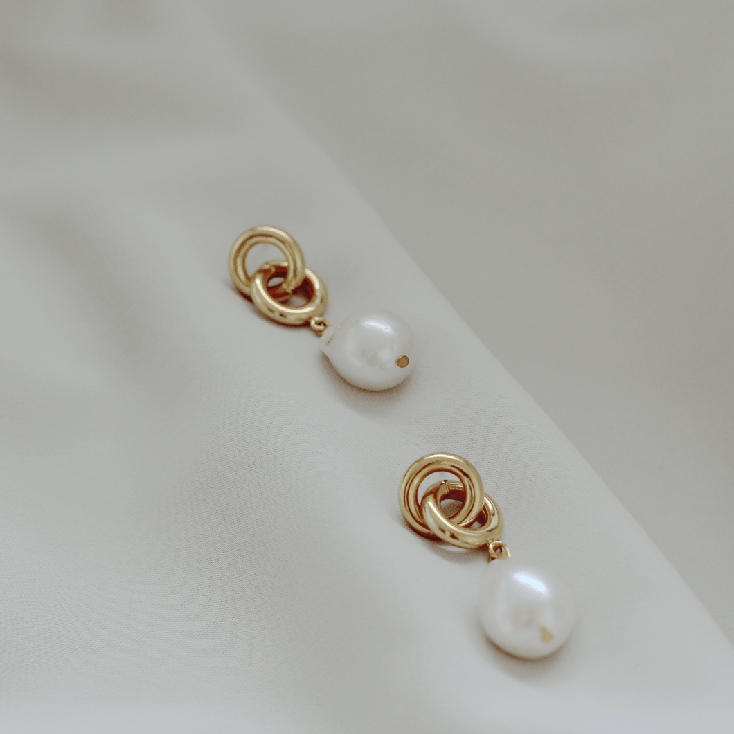 Uri Gold Interlocking Rings Stud with Baroque Pearl Drop