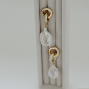 Uri Gold Interlocking Rings Stud with Baroque Pearl Drop