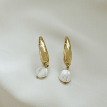 Load image into Gallery viewer, Spica Textured Crescent with Keshi Pearl Earrings
