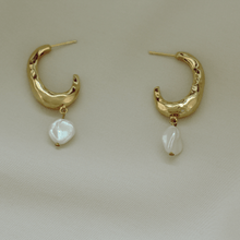 Load image into Gallery viewer, Spica Textured Crescent with Keshi Pearl Earrings
