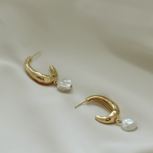 Load image into Gallery viewer, Spica Textured Crescent with Keshi Pearl Earrings
