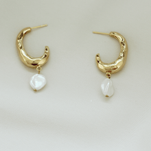 Load image into Gallery viewer, Spica Textured Crescent with Keshi Pearl Earrings
