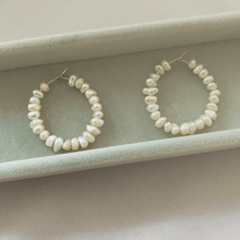 Load image into Gallery viewer, Perola Seed Pearl Gold Hoops
