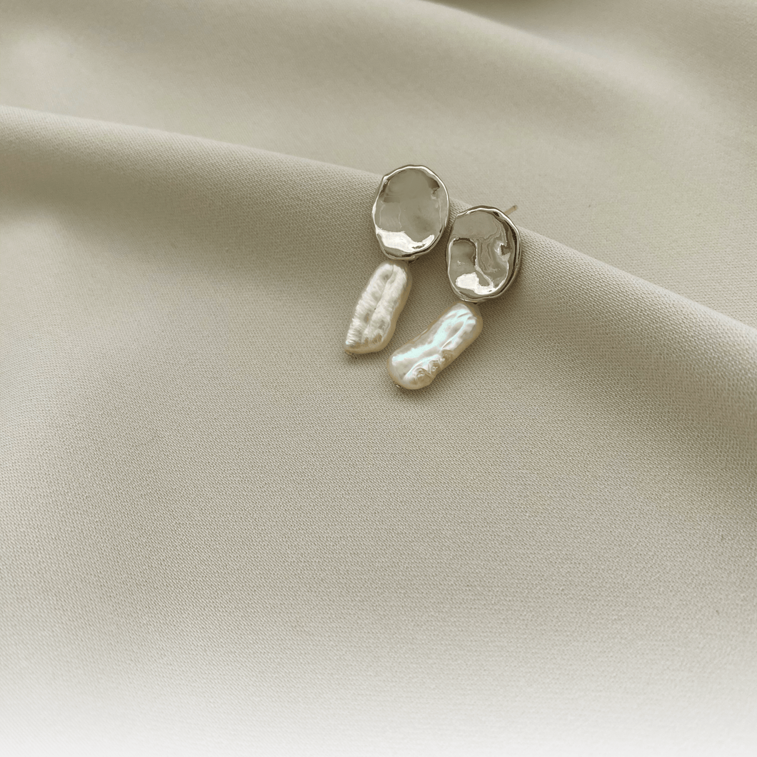 Tokiva Silver Textured Disc Studs with Keshi Pearl Drop