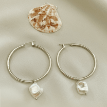 Load image into Gallery viewer, Ora Keshi Pearl Silver Hoops
