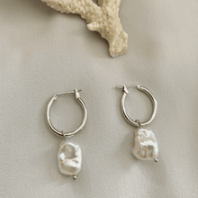 Load image into Gallery viewer, Ora Keshi Pearl Silver Hoops
