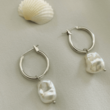 Load image into Gallery viewer, Ora Keshi Pearl Silver Hoops
