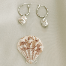 Load image into Gallery viewer, Ora Keshi Pearl Silver Hoops
