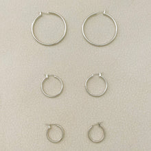 Load image into Gallery viewer, Ora Keshi Pearl Silver Hoops
