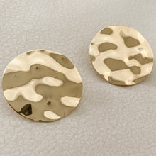 Load image into Gallery viewer, Trine Wavy Textured Disc Earrings in Gold
