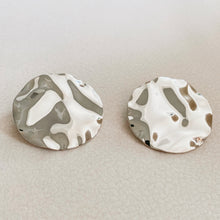 Load image into Gallery viewer, Trine Wavy Textured Disc Earrings in Silver
