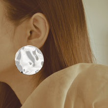 Load image into Gallery viewer, Trine Wavy Textured Disc Earrings in Silver
